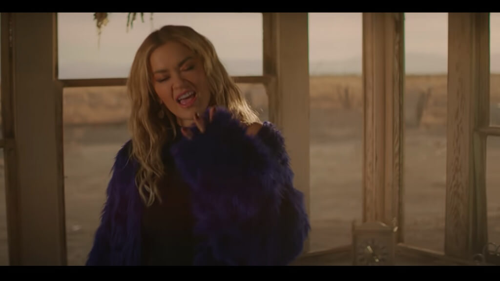 Rita Ora, Follow me - Screenshot YouTube