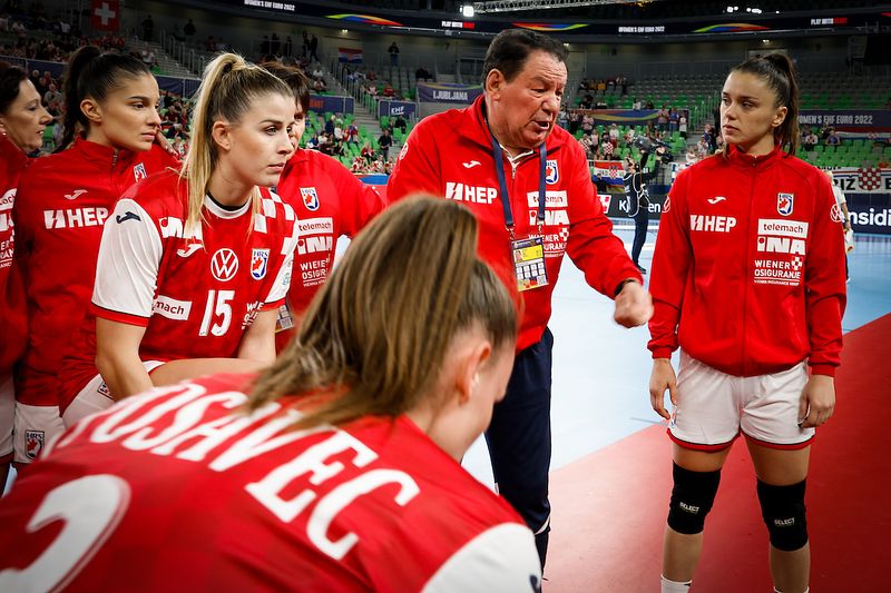 Lara BURIC, Dora KALAUS, Nenad ŠOŠTARIĆ (coach) and Katarina PAVLOVIC, Croatia vs Hungary, EHF 2022 Women's Euro - Slovenia, North Macedonia, Montenegro, Ljubljana, Slovenia, 06.11.2022, Mandatory Credit © Jure Erzen / kolektiff